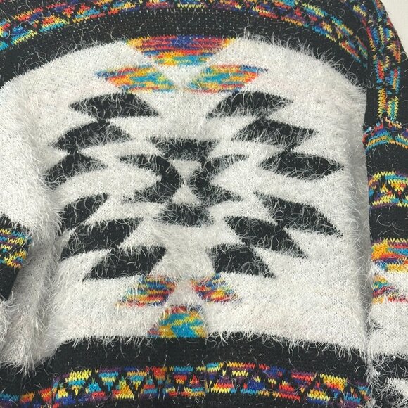 On Blue Aztec Design Fuzzy Cardigan Size M - Picture 8 of 9
